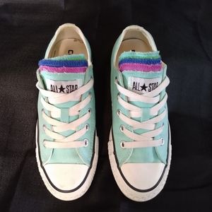 LIKE NEW! Converse CTAS Multi-tongue design size 6